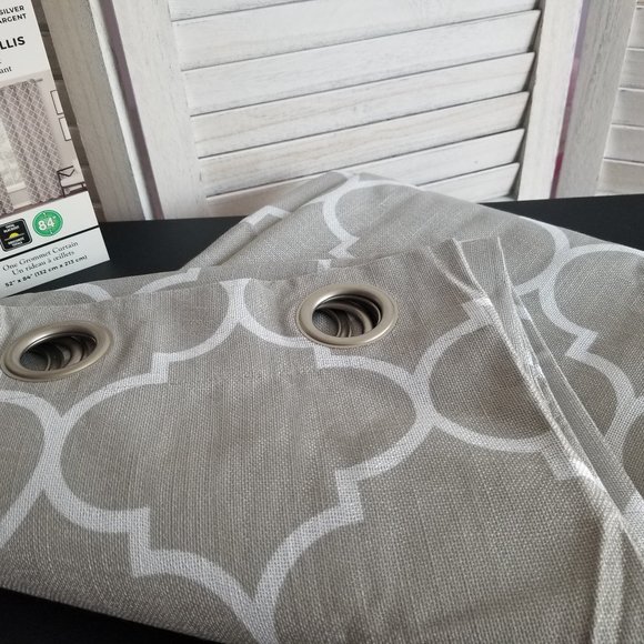 Curtain - Picture 3 of 3